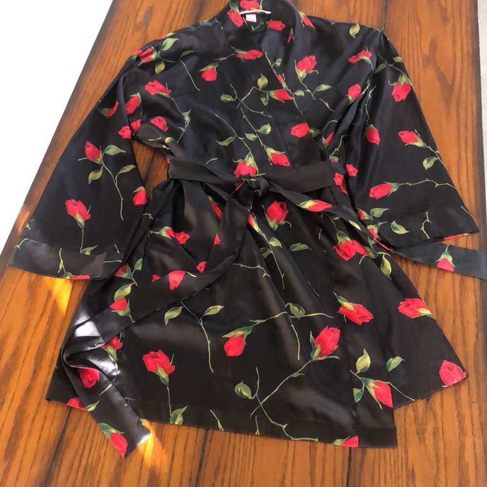 Victoria’s Secret Sexy Silky Robe black and Red OS